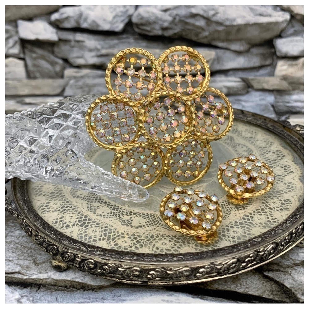 Vintage Figural Flower Art Glass Aurora Borealis Gold Brooch Pin Clip Earrings
